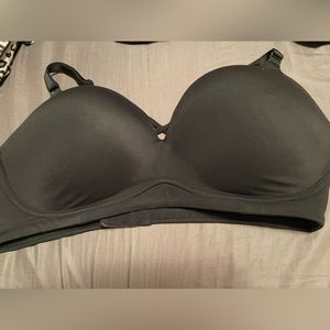 Black wireless push up bra